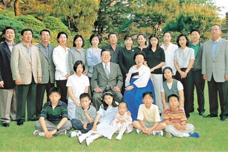 구자경 회장의 75세 생일에서 가족사진